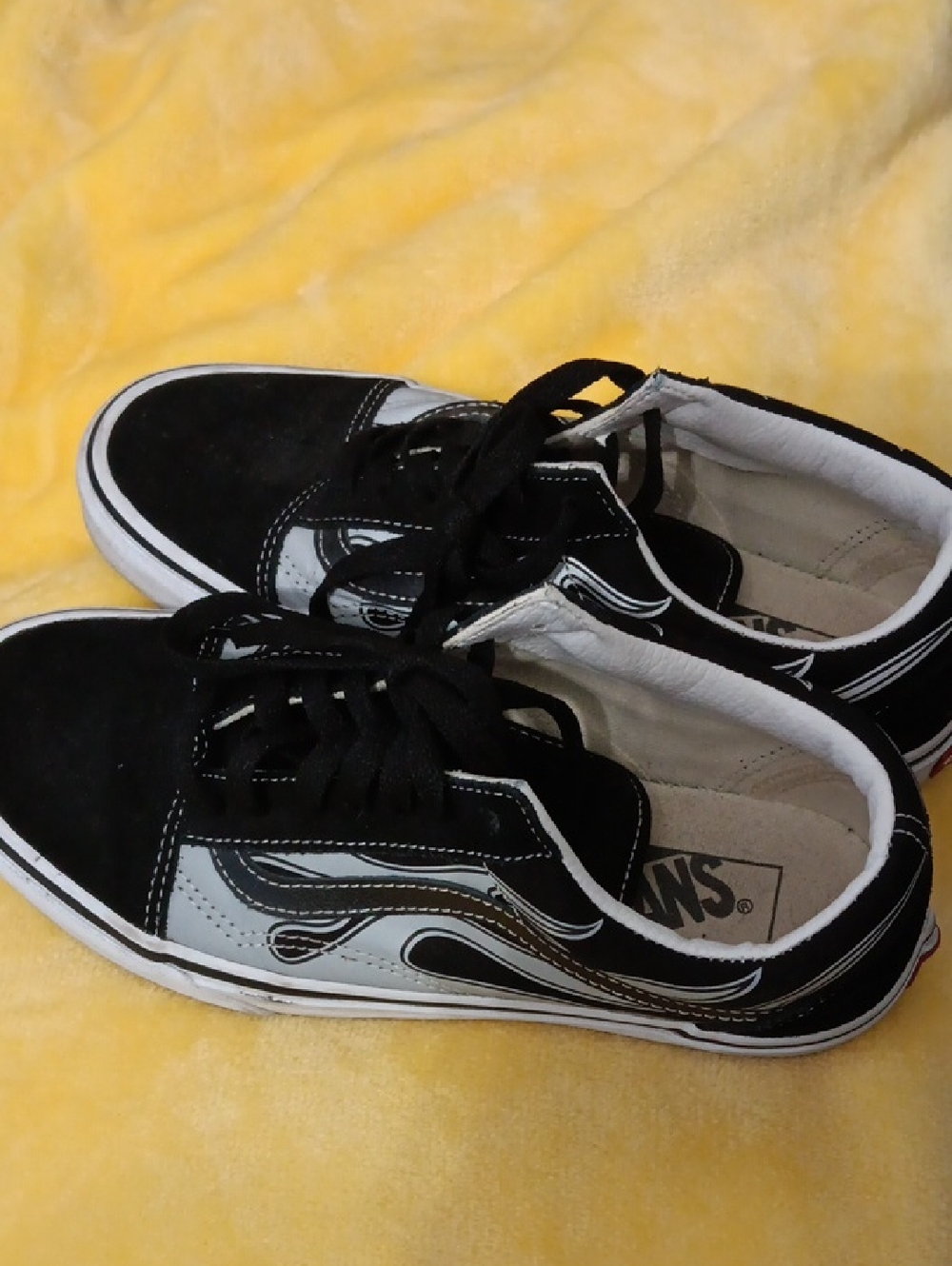 Vans Black and White Flame Low-Top Sneakers WOMENS 7.5 OR MENS 6